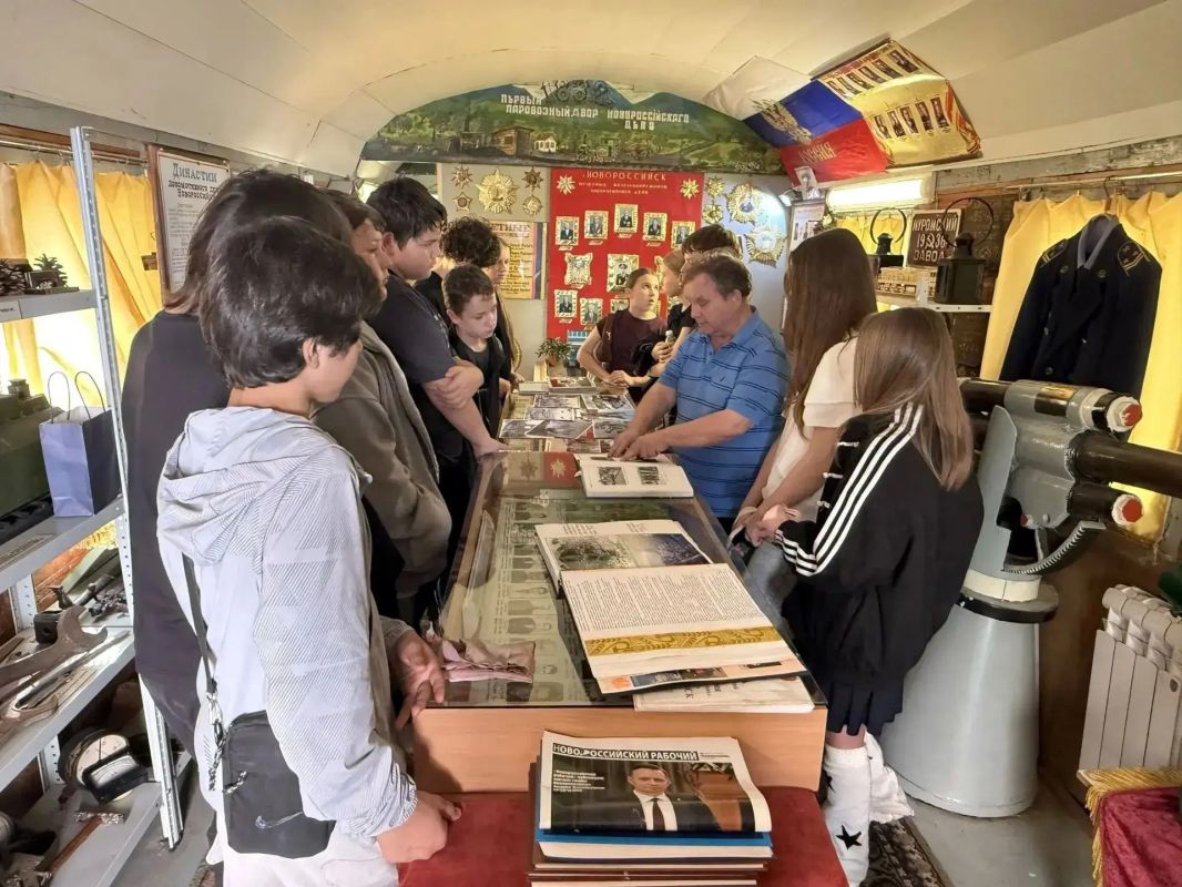 В Новороссийске школьникам напомнили о безопасности на железной дороге В Новороссийске школьникам напомнили о безопасности на железной дороге