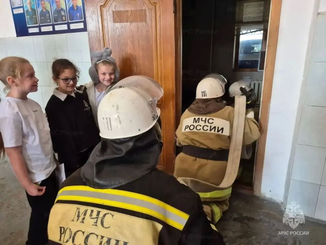 Перед осенними каникулами первоклассникам напомнили правила пожарной безопасности Перед осенними каникулами первоклассникам напомнили правила пожарной безопасности