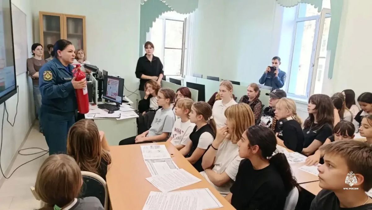 Урок безопасности в художественной школе Апшеронска: как МЧС России учит детей действовать в чрезвычайных ситуациях Урок безопасности в художественной школе Апшеронска: как МЧС России учит детей действовать в чрезвычайных ситуациях