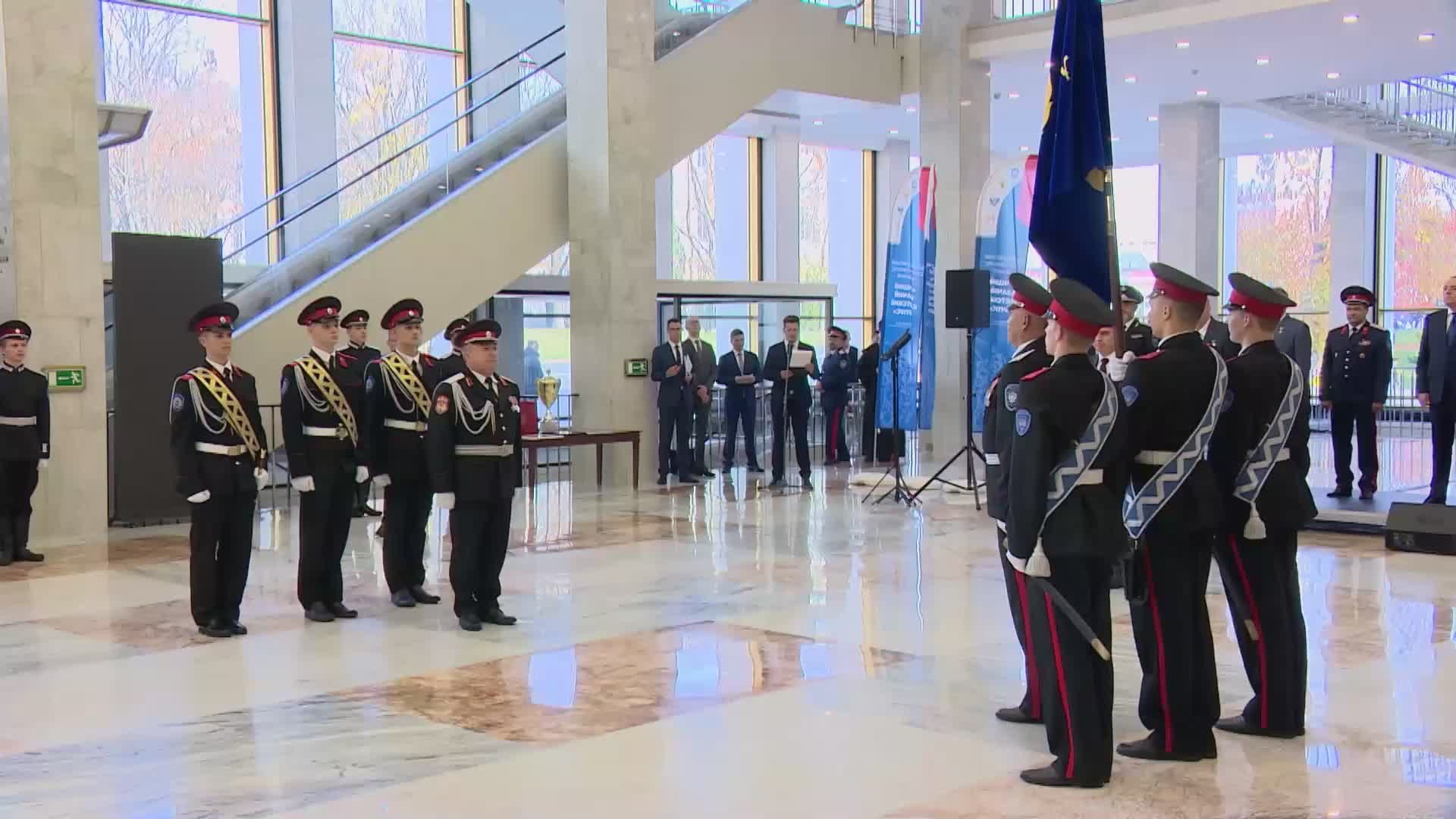 Знамя президента России вернулось в Краснодарский край — в Кремлёвском дворце наградили Кропоткинский казачий кадетский корпус имени Трошева