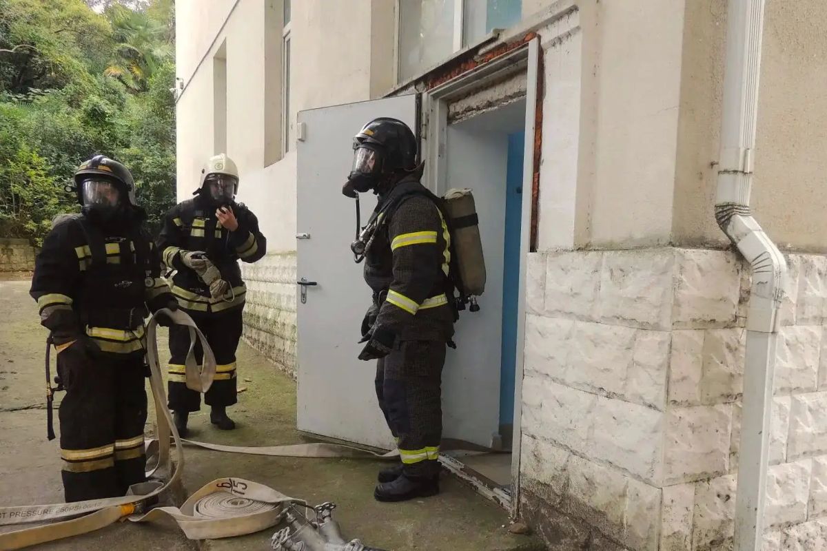 В Сочи прошли командно-штабные учения по ликвидации последствий ЧС в образовательных организациях В Сочи прошли командно-штабные учения по ликвидации последствий ЧС в образовательных организациях