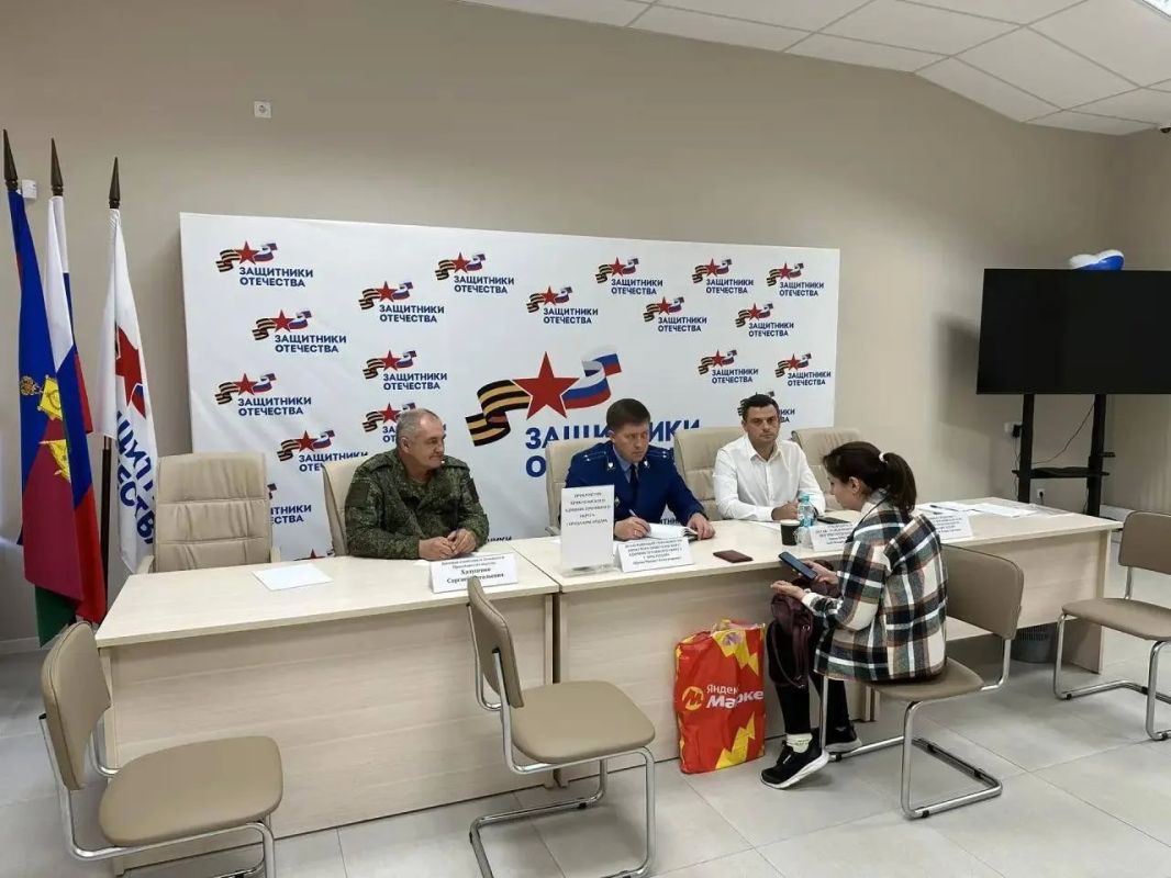 И.о. прокурора Прикубанского административного округа Краснодара Михаил Юрчин провел личный прием в филиале фонда «Защитники Отечества» И.о. прокурора Прикубанского административного округа Краснодара Михаил Юрчин провел личный прием в филиале фонда «Защитники Отечества»