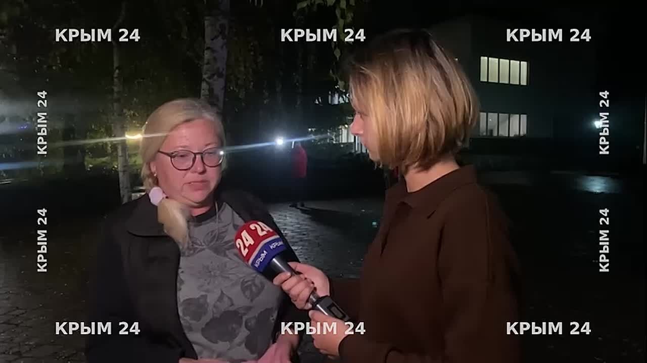 Жительница Алешек Татьяна Щеголева пришла в пункт временного размещения, чтобы найти свою маму и поддержать земляков