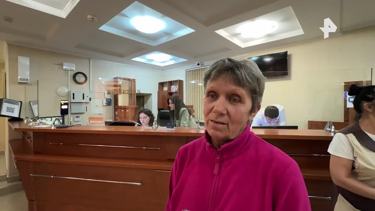 "Еле остались живы": эвакуированная из Алешек мирная жительница рассказала РЕН ТВ об ударах по дому и жизни без света на протяжении четырёх лет