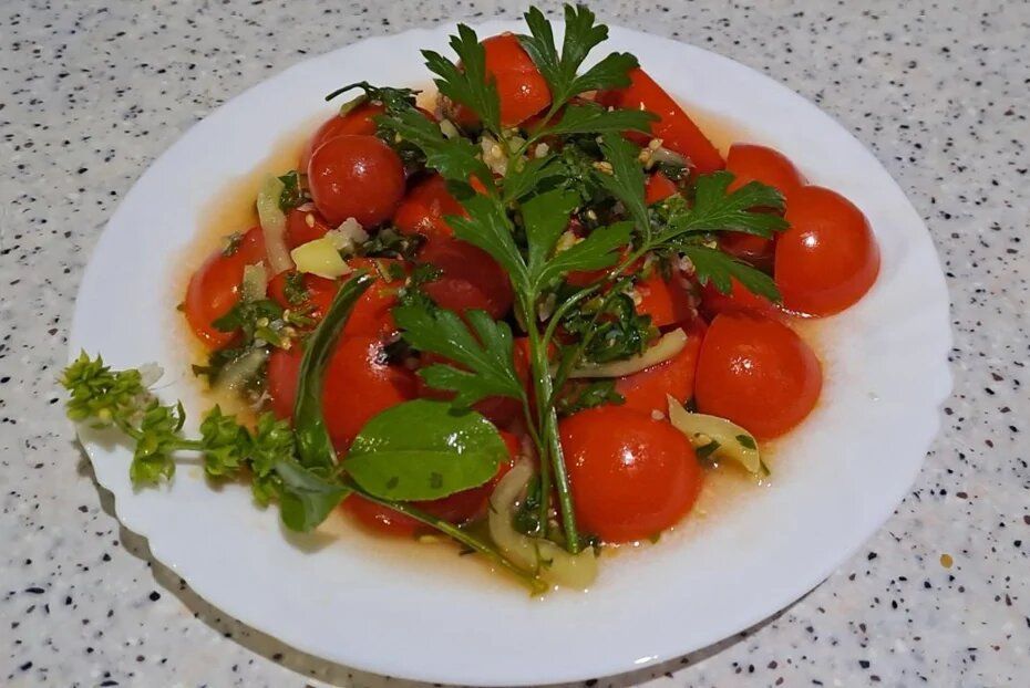 СпециФикс: помидоры по-корейски с ароматным базиликом и петрушкой — вкус, который вы не забудете