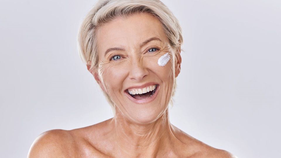 Не берите с собой на дачу гору косметики: кожу лица увлажнит этот продукт