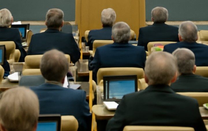 Пенсии родителям: новые правила, которые изменят жизнь семей в России