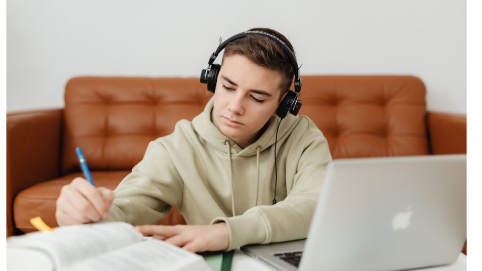 Студенту отказали в назначении пенсии из-за двух месяцев работы