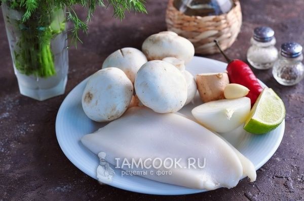 Простой рецепт кальмаров с грибами: быстро и без лишней влаги