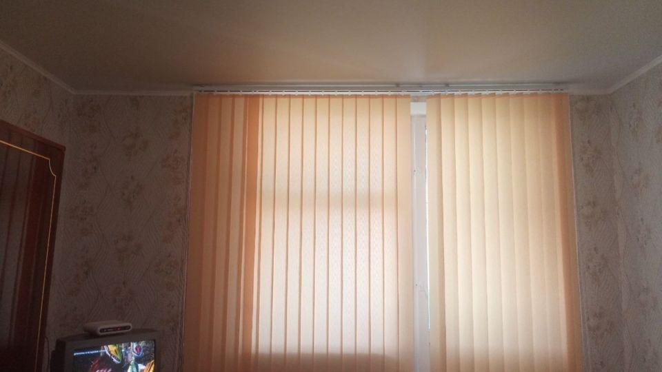 Как вернуть натяжному потолку свежесть за 20 минут без стресса и скребков