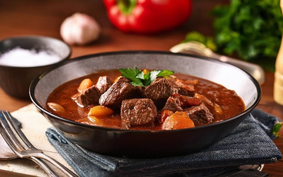 Гуляш венгерский: вкус, уносящий в далёкие степи