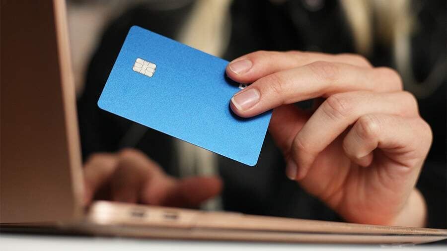 Юрист предупреждает о рисках блокировки переводов из-за определенных слов